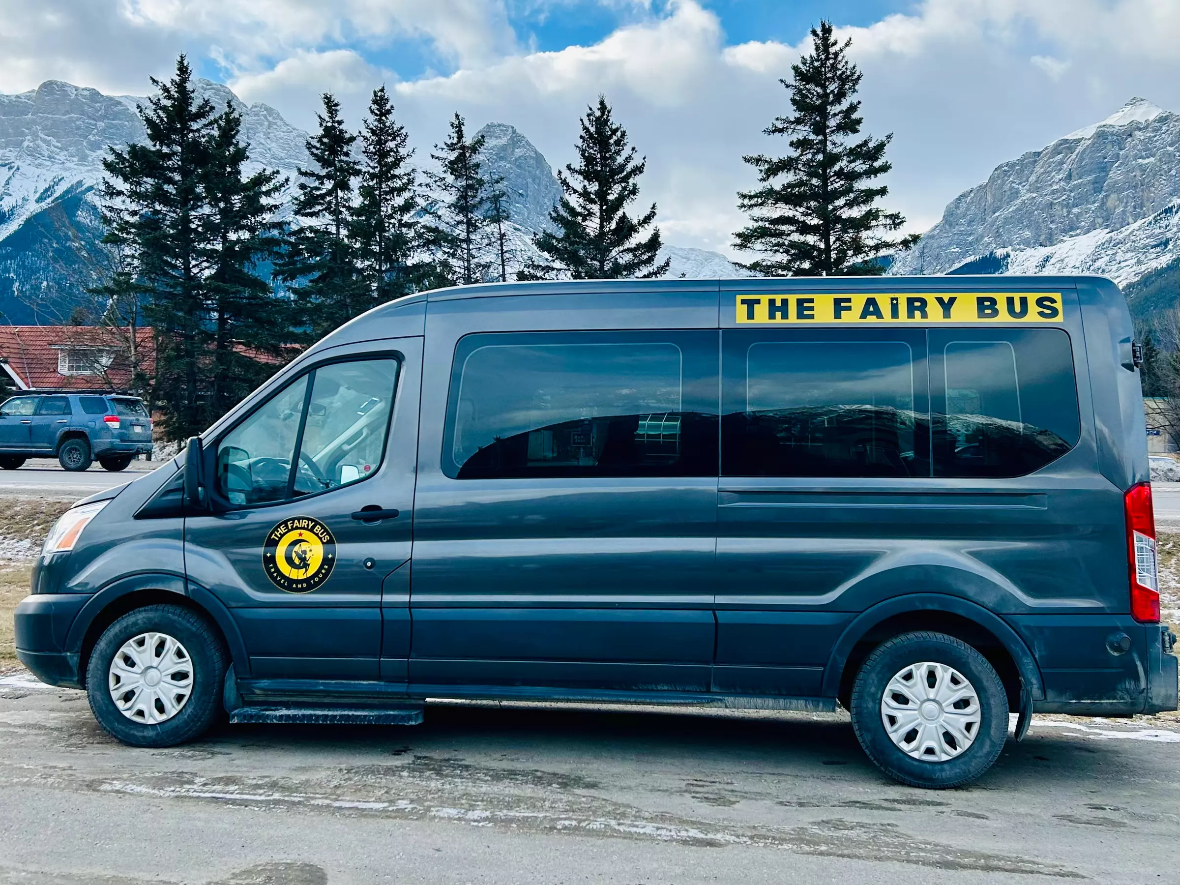 Scenic Moraine Lake and Lake Louise Tour with Shuttle Options