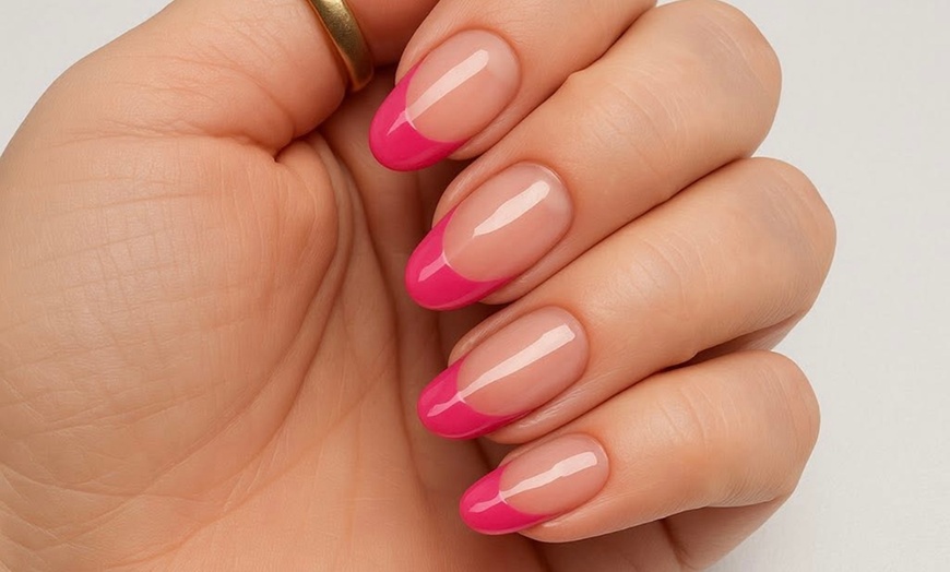 Image 5: Up to 26% Off on Manicure - Shellac / No-Chip / Gel at Mobile Glam