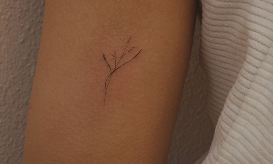 Image 2: Express Yourself with a Mini Tattoo – Single Small Design