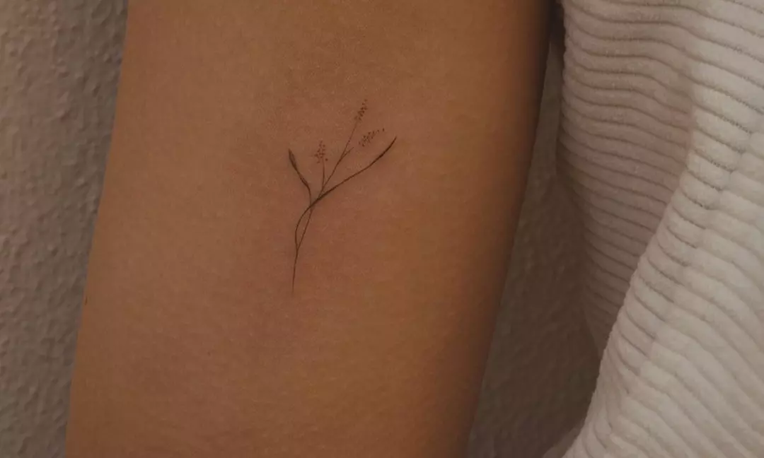 Express Yourself with a Mini Tattoo – Single Small Design