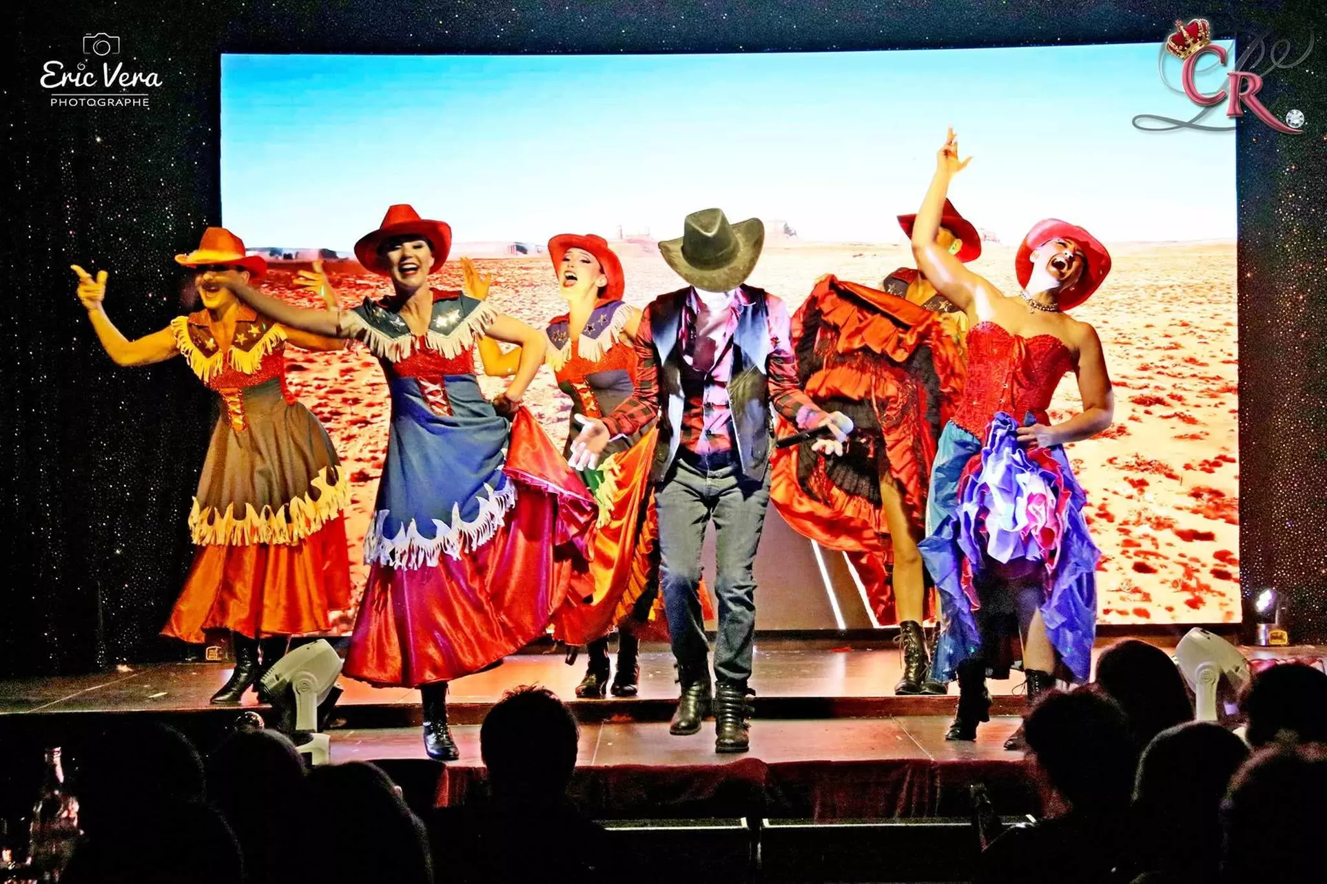 Parenthèse enchantée à la Cour Royale : strass, paillettes et dîner