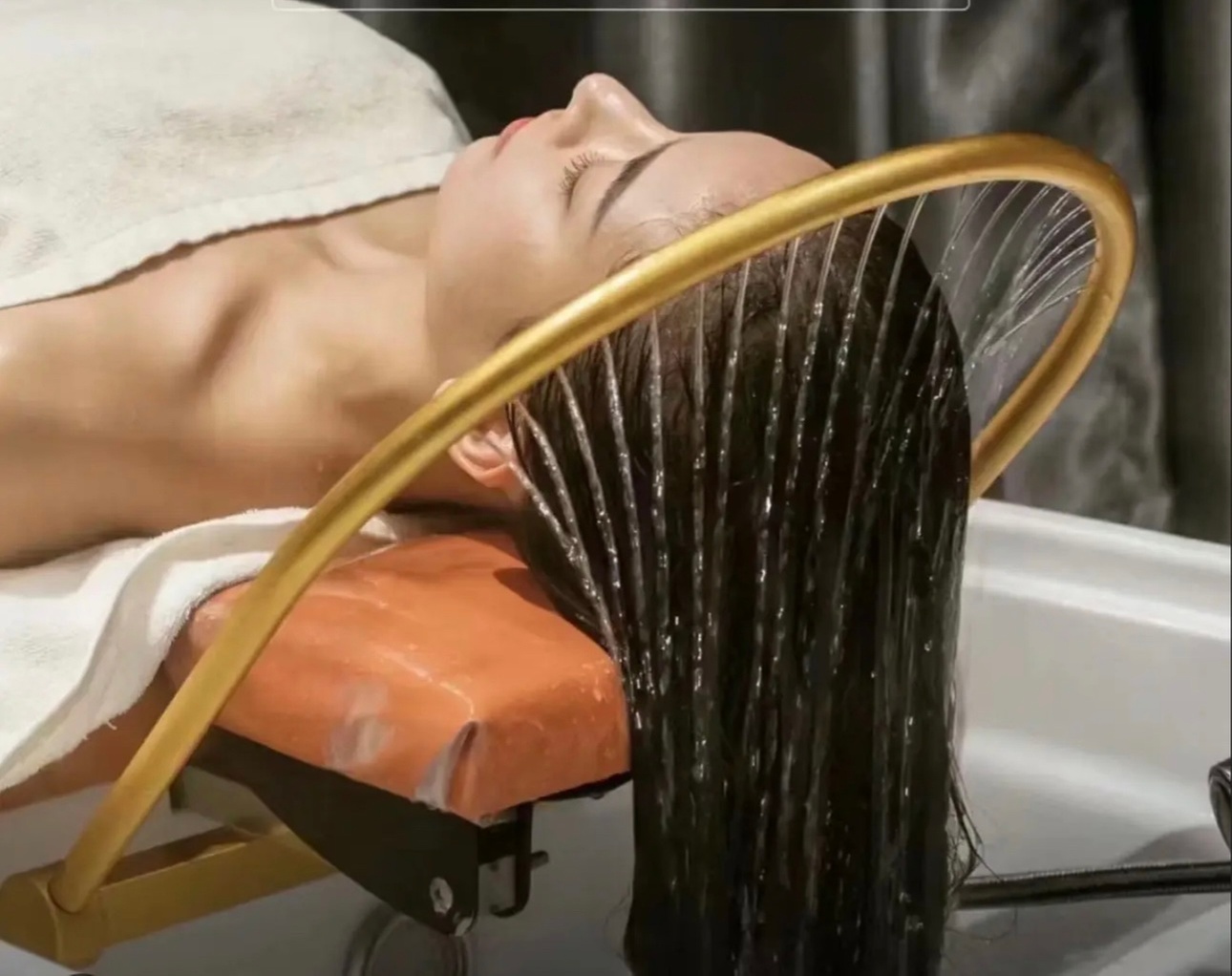 Relax with a 70-minute Scalp Spa and Aromatherapy Package