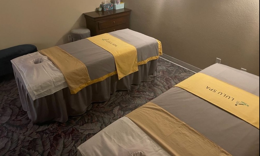 Image 2: Couples 60- or 90-Minute Swedish Body Massage with Hot Stones
