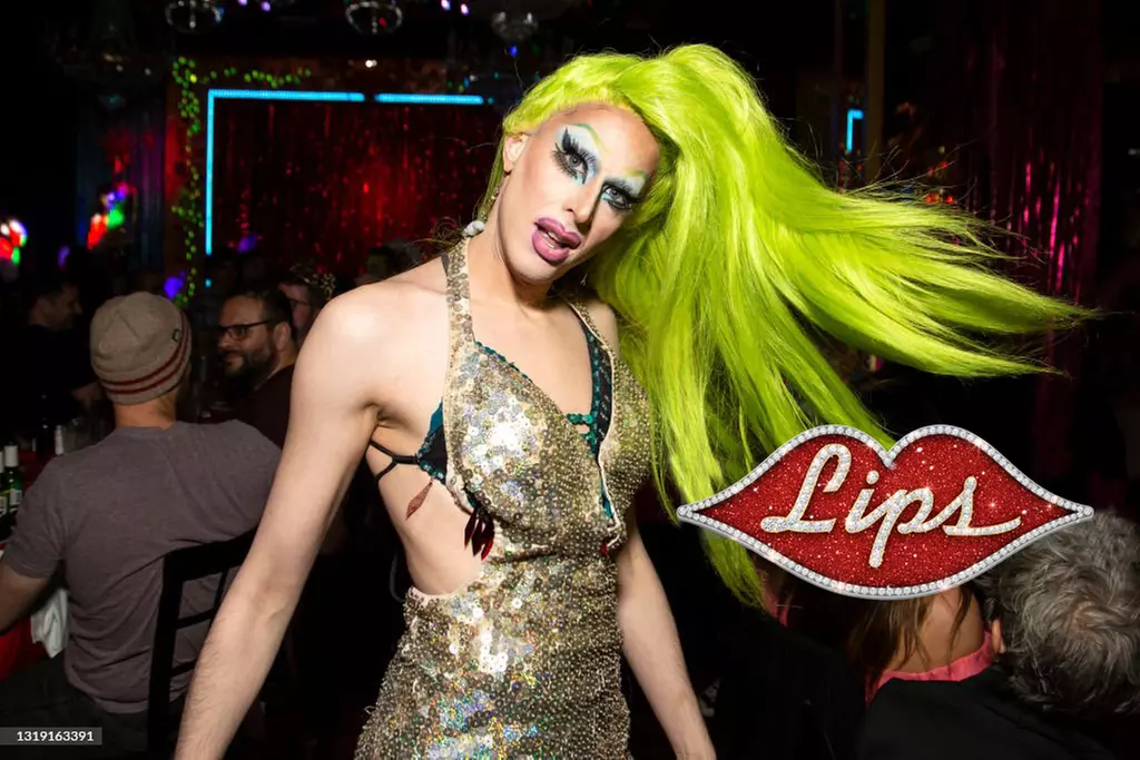 Three Course Dinner With Cocktails & A Live Drag Show!