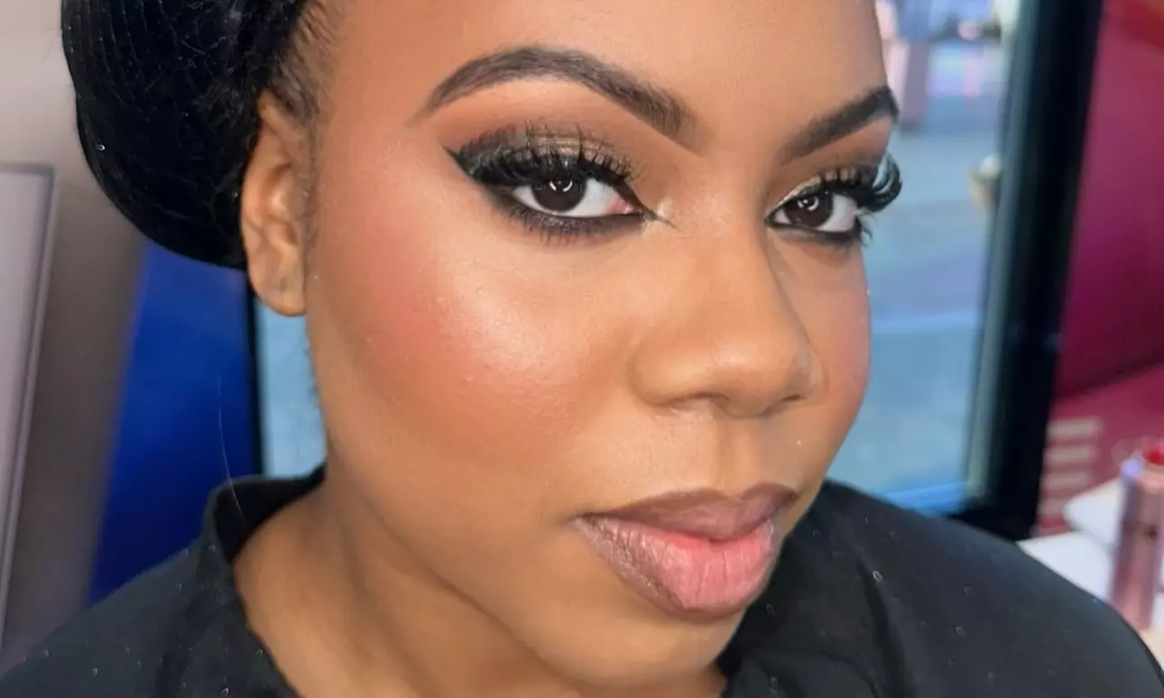 Beauty Lesson, Feature Focus, Lash Application, Soft or Travel Glam