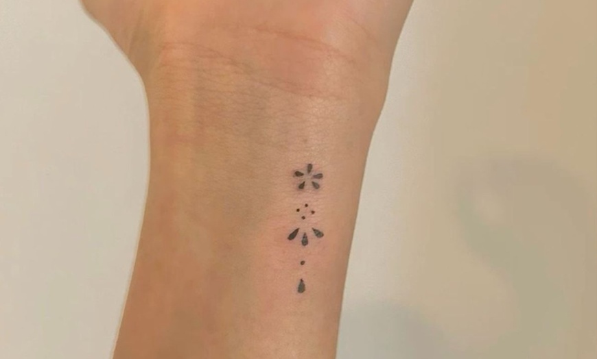 Image 5: Express Yourself with a Mini Tattoo – Single Small Design