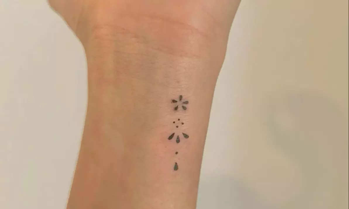 Express Yourself with a Mini Tattoo – Single Small Design