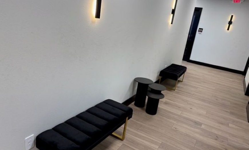Image 2: Smooth Confidence: Brazilian Wax Sessions for Silky Skin