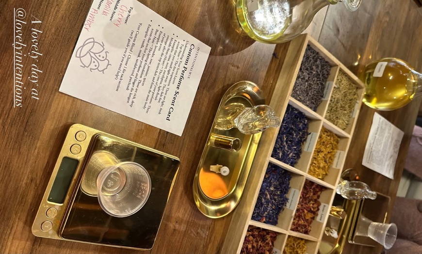Image 4: Perfume Handcraft Class Deals & Discounts - Up to 38% Off