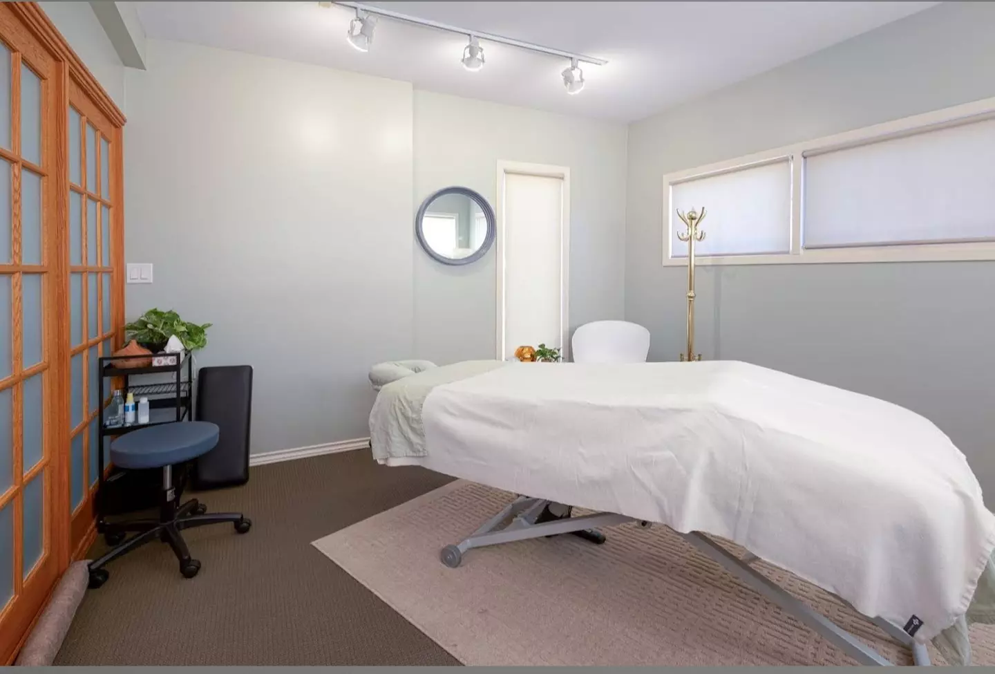 Experience a 60/90 Min Massage or Two 60 min Massage Couples Sessions for Pain Relief (Up to 30% Off) - Primary Image