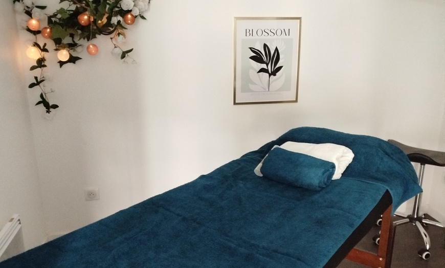 Image 1: Massage intuitif ou massage femme enceinte intégral de 60 minutes