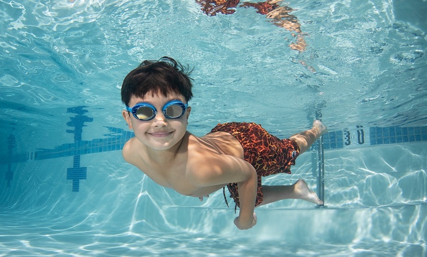 Image 4: Four or Eight 30-Min Indoor Swim Lessons for Kids & Annual Membership