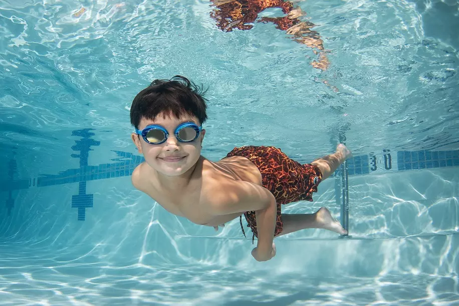 Four or Eight 30-Min Indoor Swim Lessons for Kids & Annual Membership