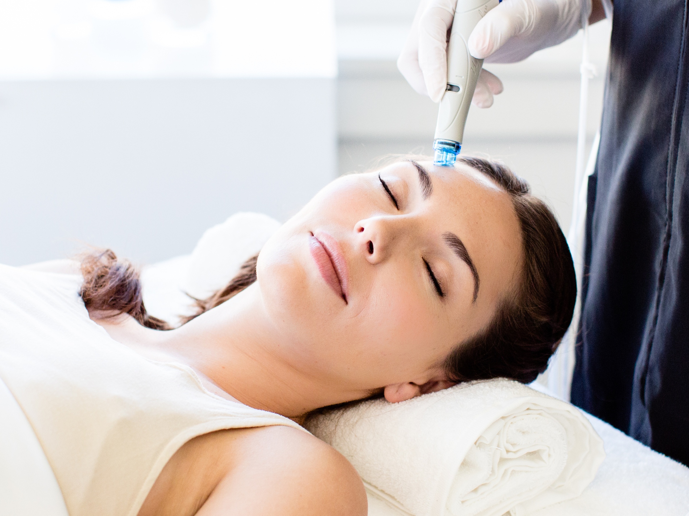 Up to 50% Off on HydraFacial at Dolce Shine