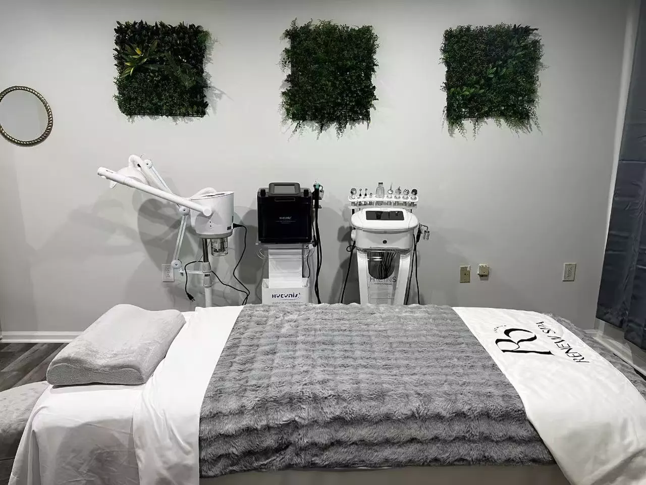 Up to 51% Off on Spa / Salon Beauty Treatments at renew spa
