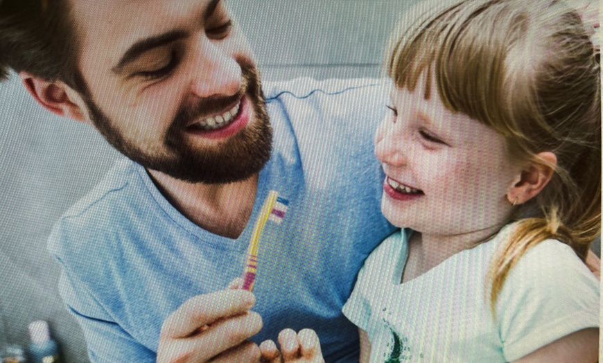 Image 4: ¡Hora de cuidar tu sonrisa! Elige entre una higiene o limpieza dental