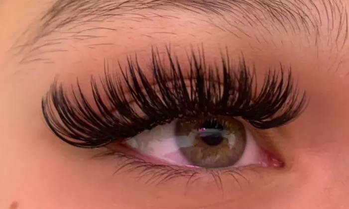 Up to 62% Off on Eyelash Extensions at Emlashnbeauty