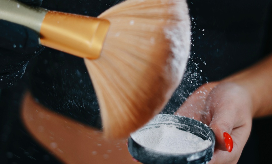 Image 2: Get Sun-Kissed Tan with One Customized Mobile Airbrush Tan