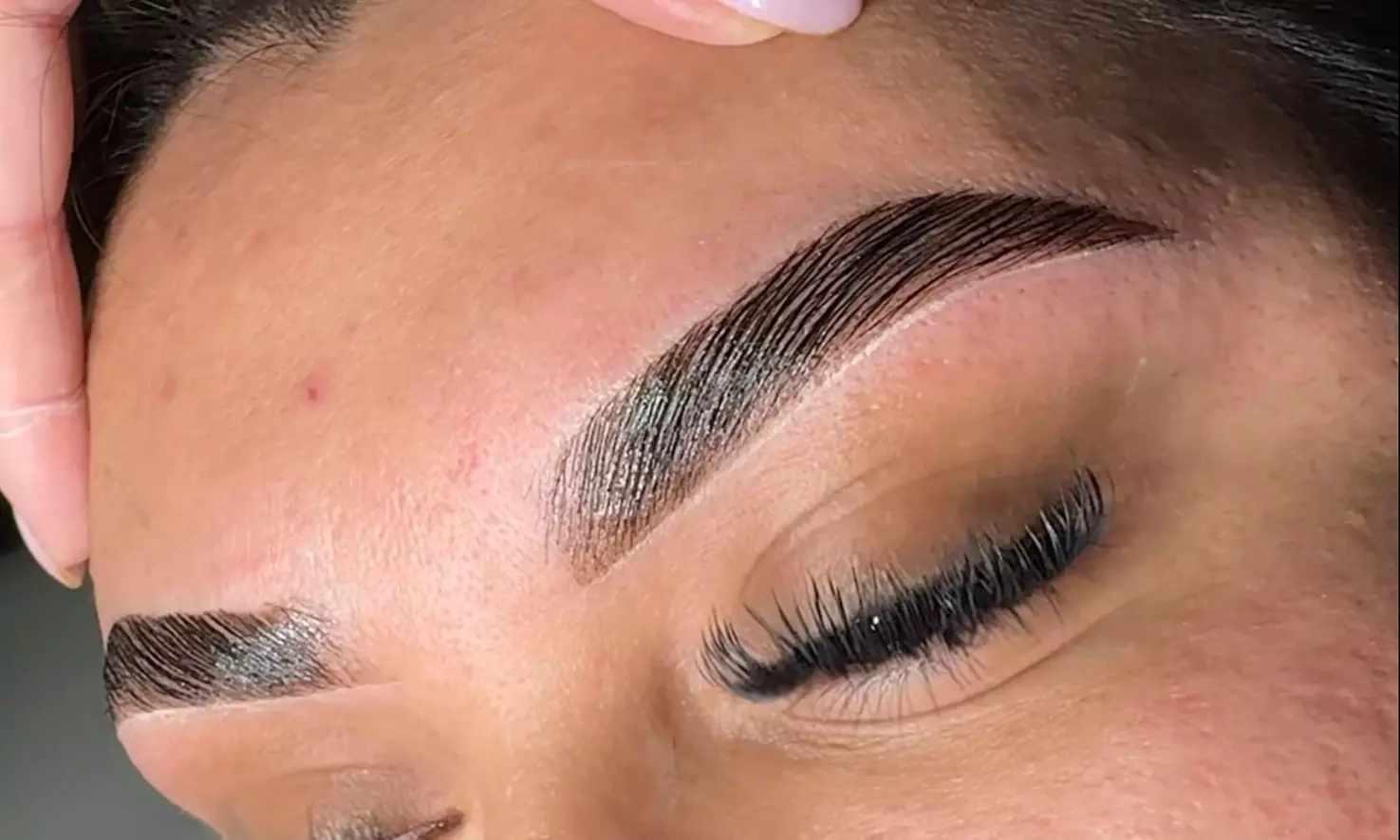 Experience Desnuda Brows' Deluxe, Naked, or Signature Brow Services with up to 30% off for perfectly shaped brows - Primary Image