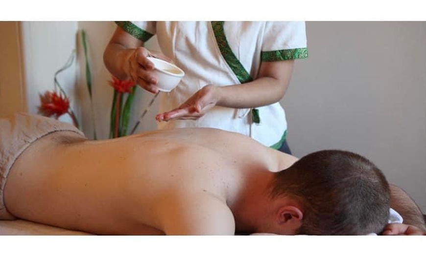 Image 2: Foot Spa with Coconut Oil + Hot Stone at Nuad Thai massage Surry Hills