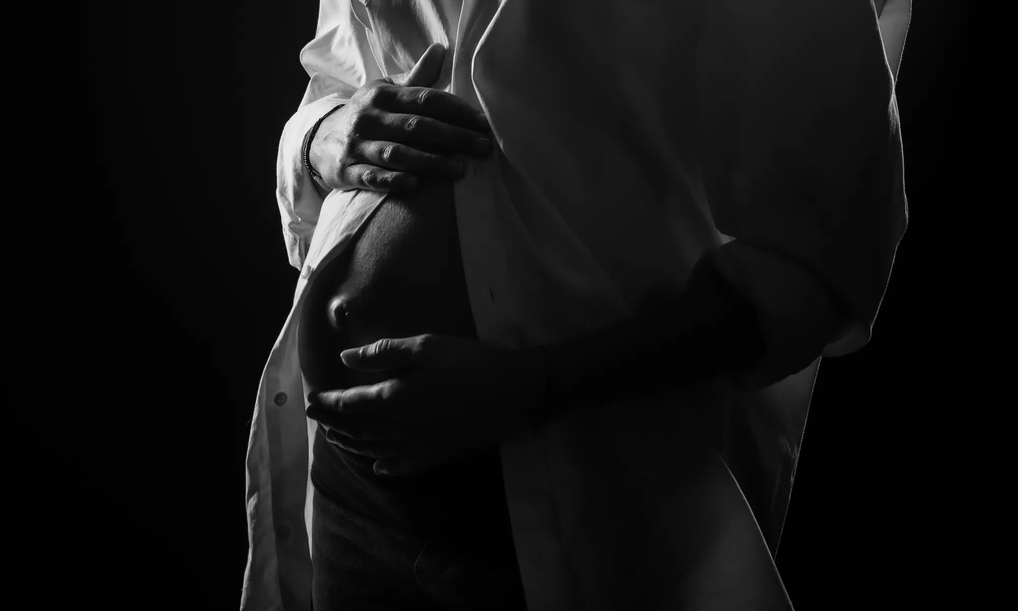 Séance photo ventre rond ou grossesse avec papa au Creativ’Art Studio