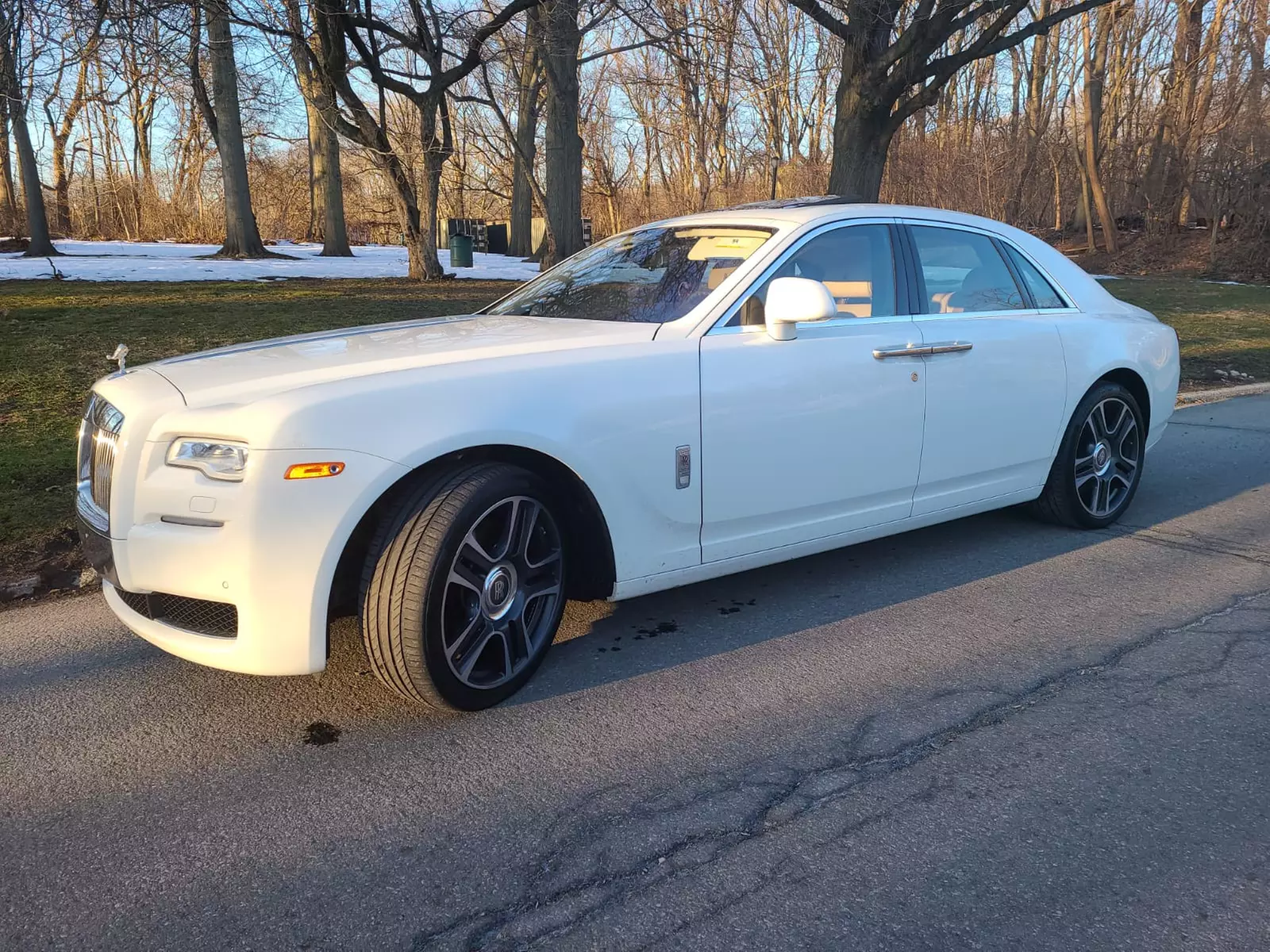 Up to 35% Off on Black Car / Limo / Chauffeur (Transportation) at Mondrion Limousine - Second Medium