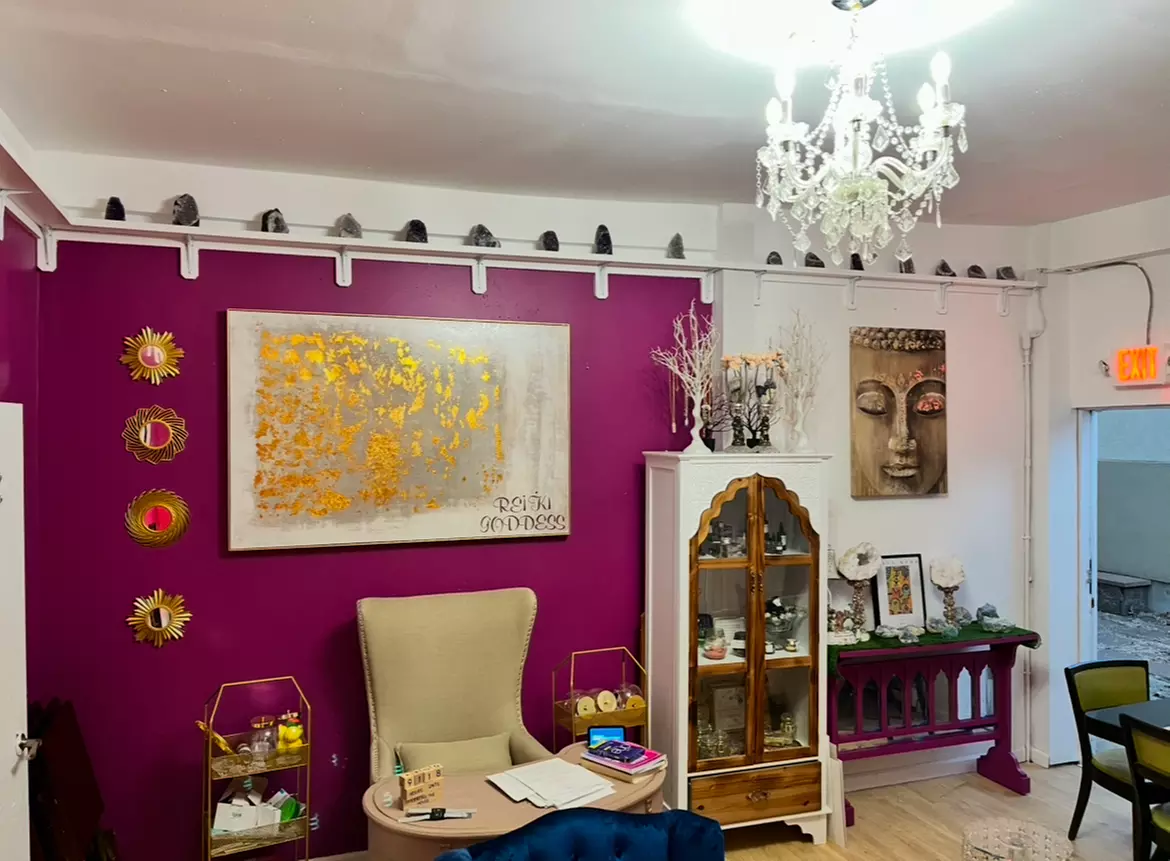 Up to 51% Off on Reiki at The Brain Hack Cafe
