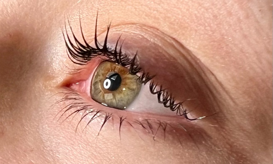 Image 5: Up to 45% Off on Eyelash Perm at MamiYaba