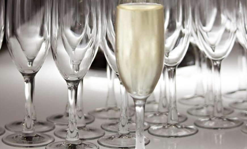 Image 9: High / Luxury High Tea Experience With Take-home Gift!