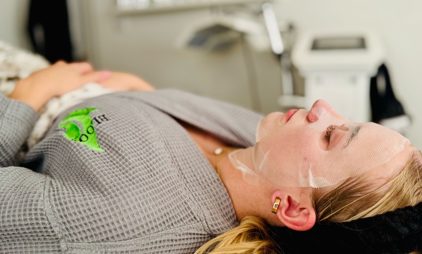 Image 1: Revitalize Your Skin with Various Peels for a Fresh Start