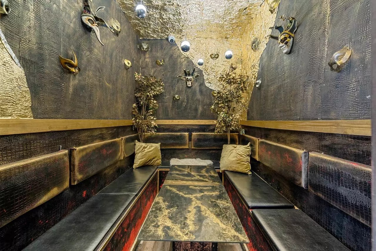 Candle and Mimosas: Sip & Pour Workshop Fun in Los Angeles, California