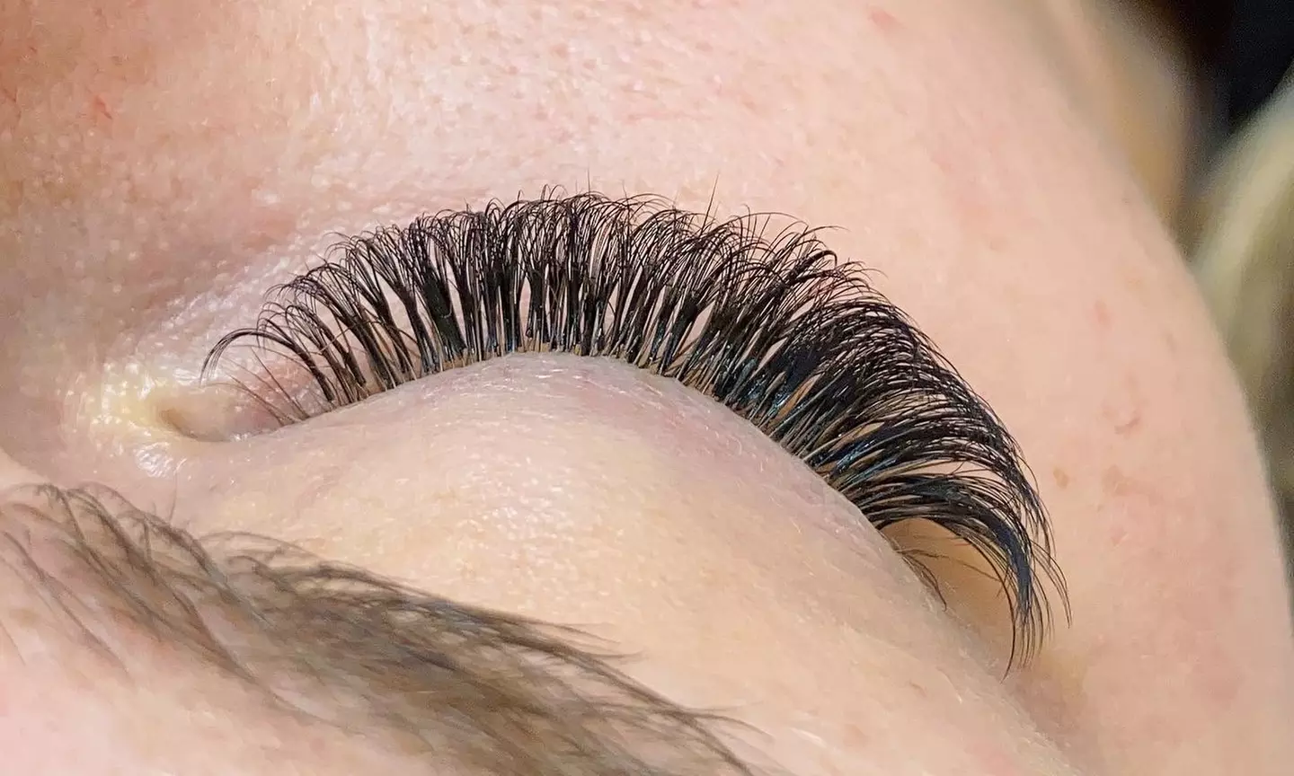 Eyelash Extensions for a Voluminous Look with Various Options