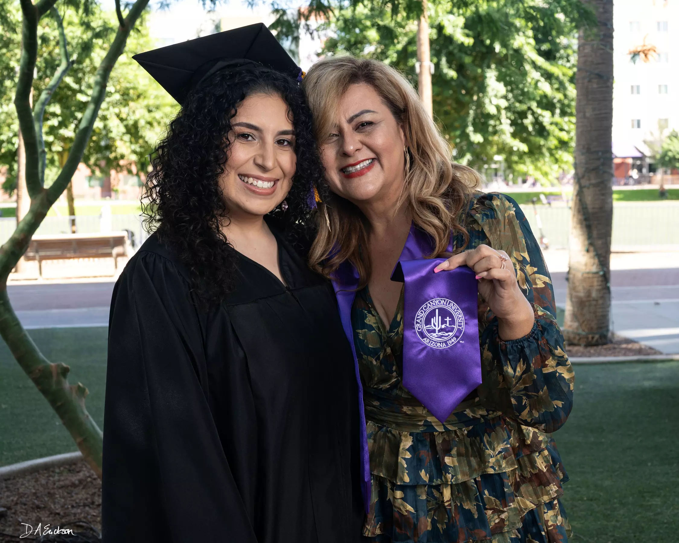 60 or 90 Minute Outdoor Photography Session w/ Photo Package & More