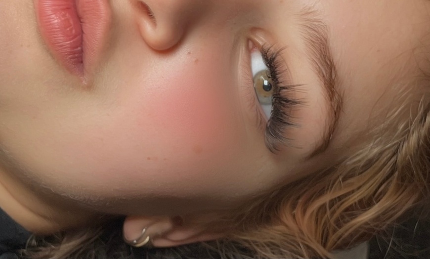 Image 4: Up to 64% Off on Eyelash Extensions at DITCH da Strips