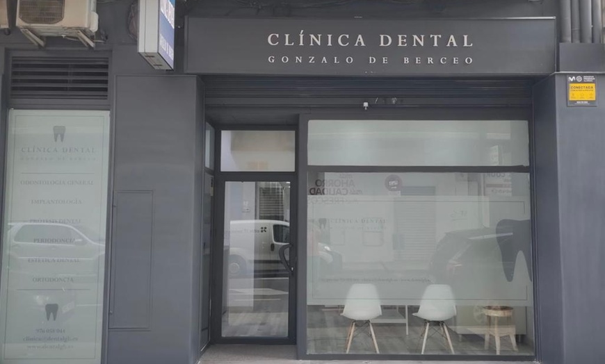 Image 1: Limpieza dental con ultrasonidos en Clinica Dental Gonzalo de Berceo