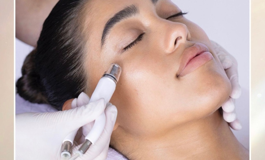 Image 2: Transform with a Syringe of Versa, 3 or 4 Fillers, 1ml or 1ml of RHA