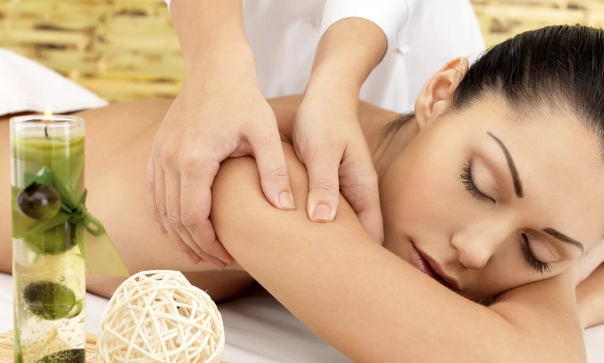 Image 1: Relaxation ultime avec un massage TuiNa et accès au hammam à Bastille