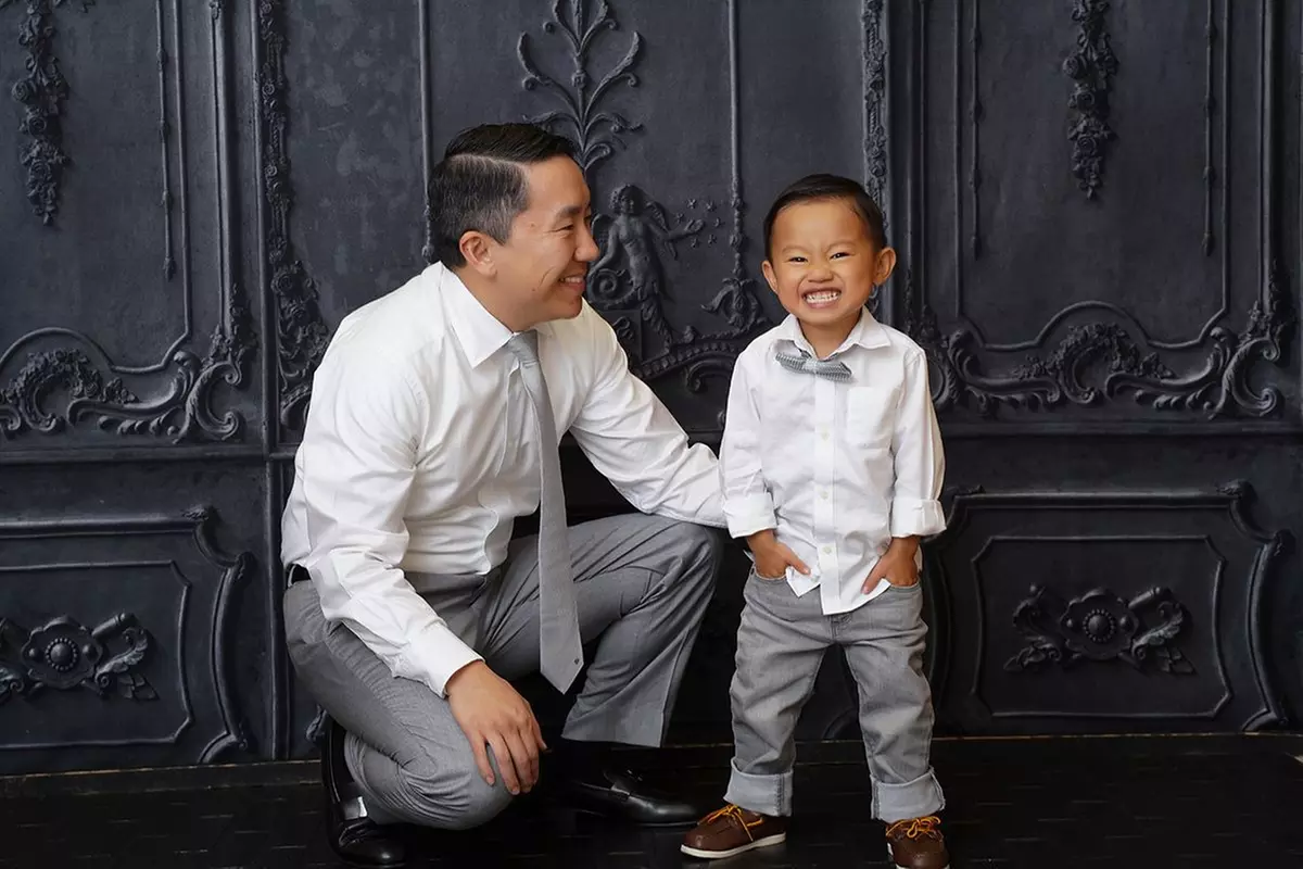 Studio Photo Shoot: 20 or 45 Minute Session with Up to 4 People