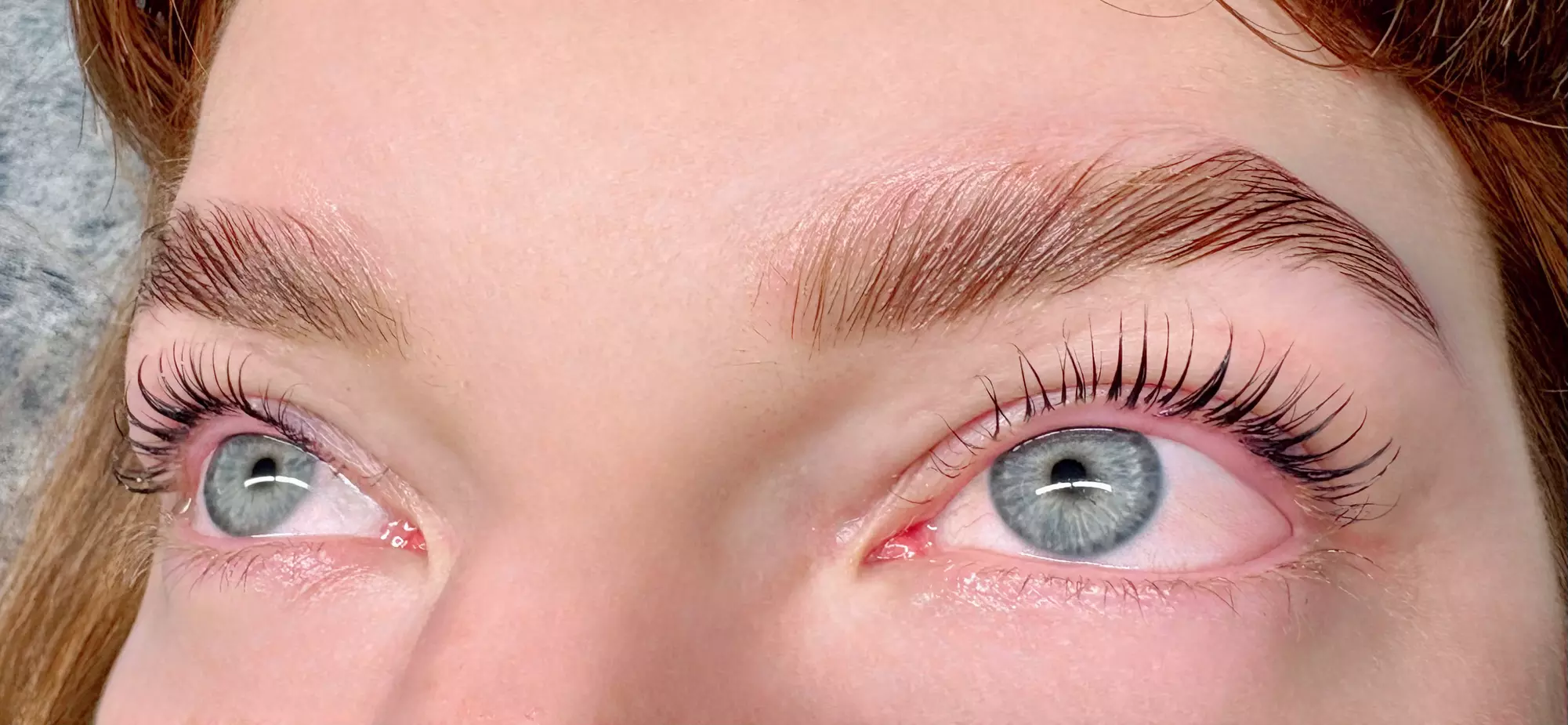 Wimpern- und/oder Augenbrauen-Lifting inkl. Färben für 1 Person