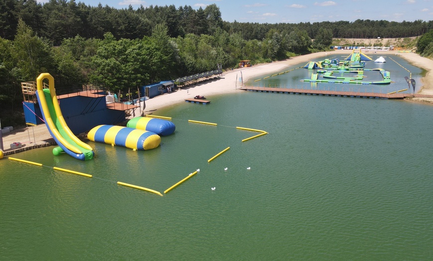 Image 9: Całodniowy wstęp na plażę, wejście na Wodny Tor Przeszkód lub Flyboard