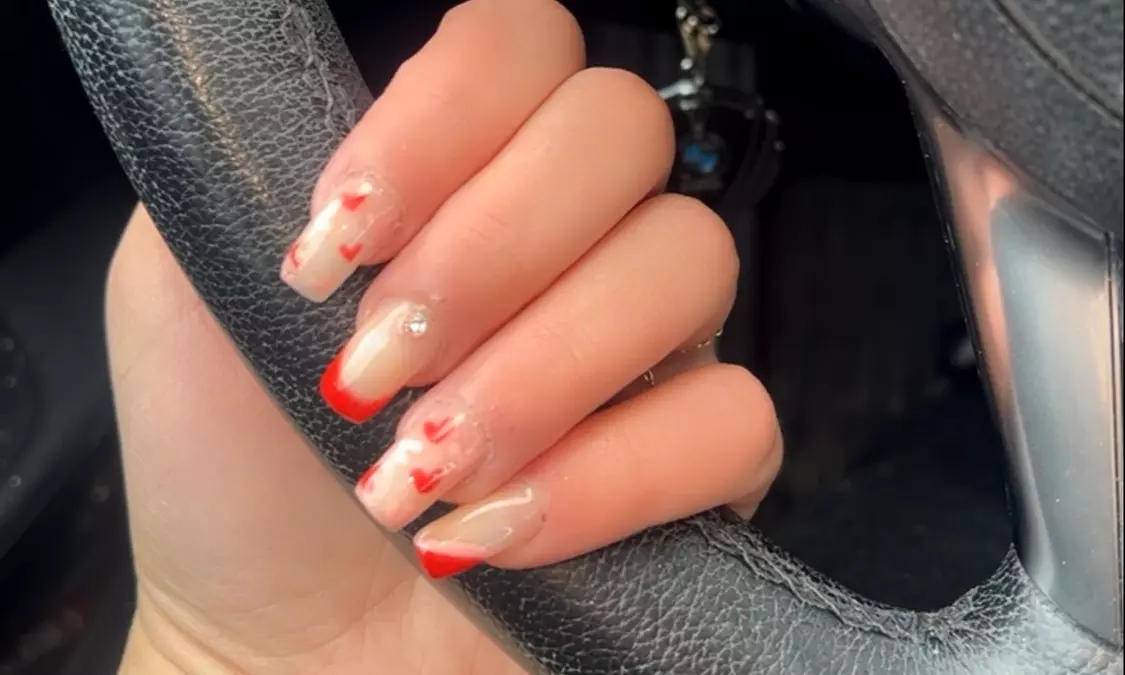 Golden rose nails for a stunning new look