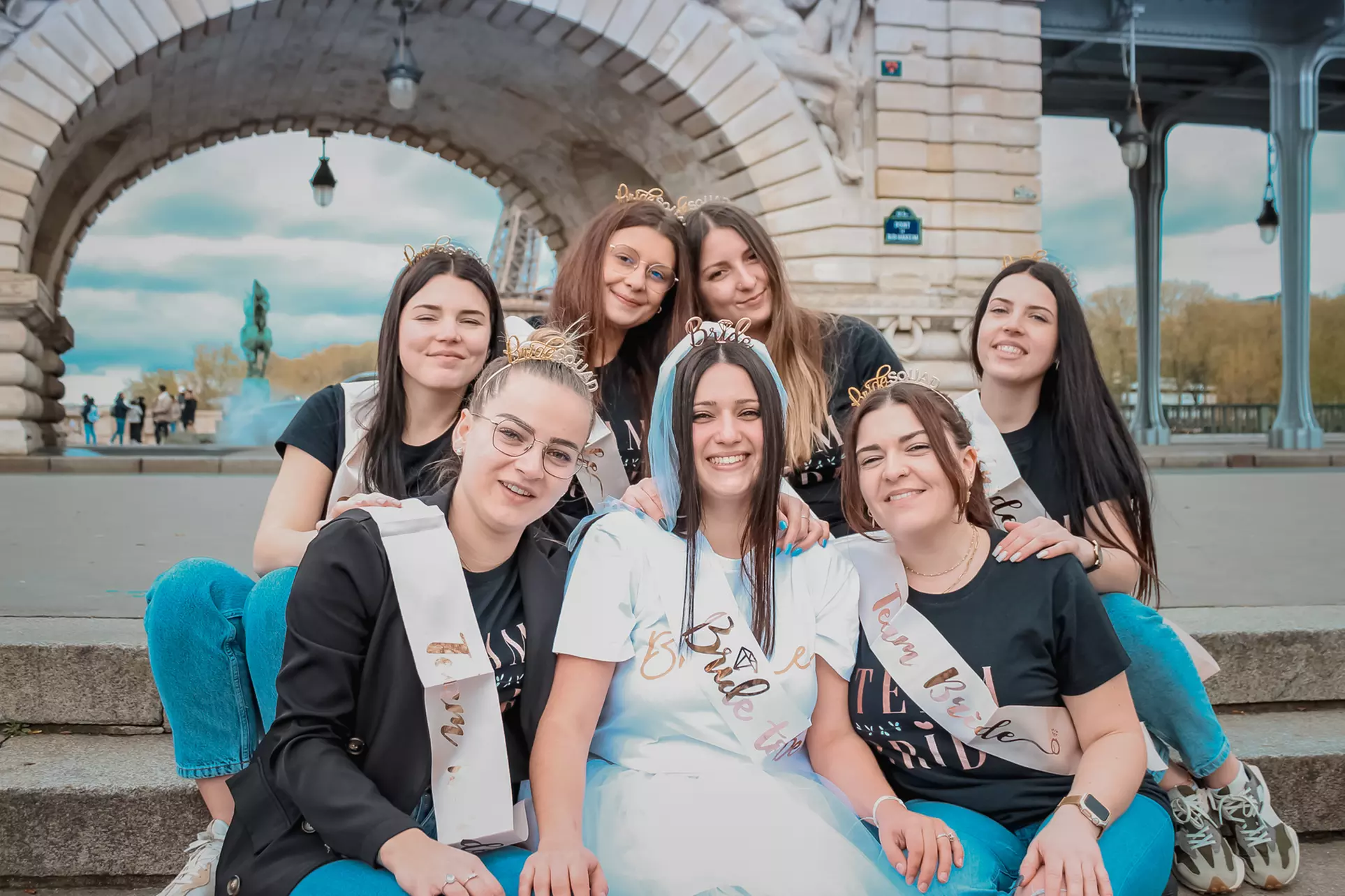 Shooting photo extérieur EVJF avec 5, 10 et 25 photos pour 2, 3 ou 4 pers. chez Eddy Abimbi Photographe - Primary Image