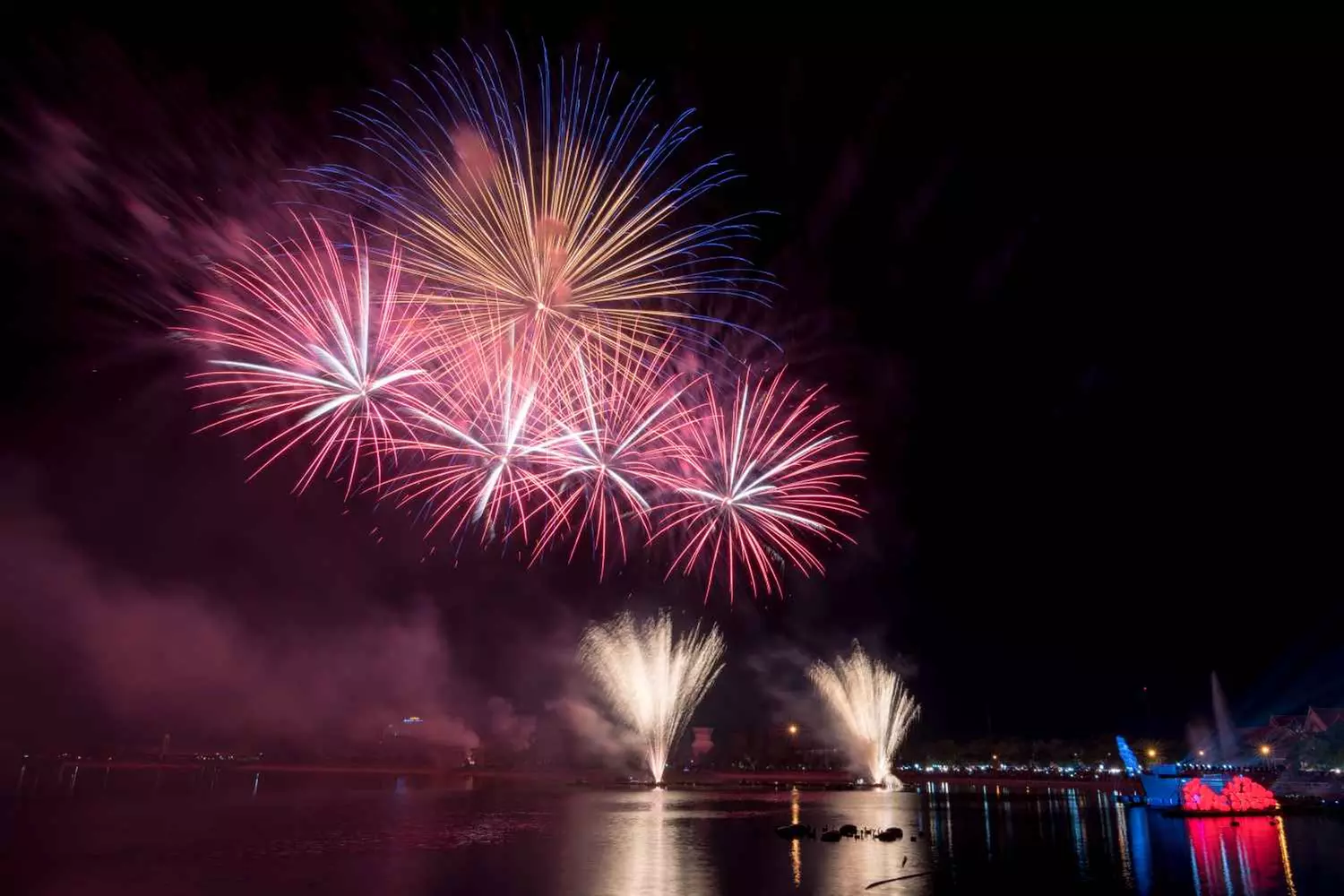Fireworks and Live Music Every Friday! 90-Min BYOB Sunset Cruise