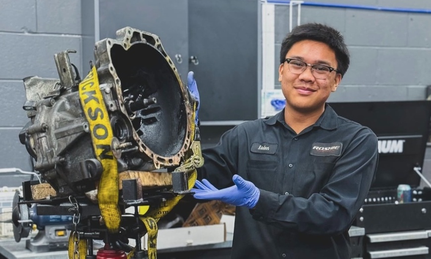 Image 4: Vehicle Service with oil changes, tire services, alignments and More