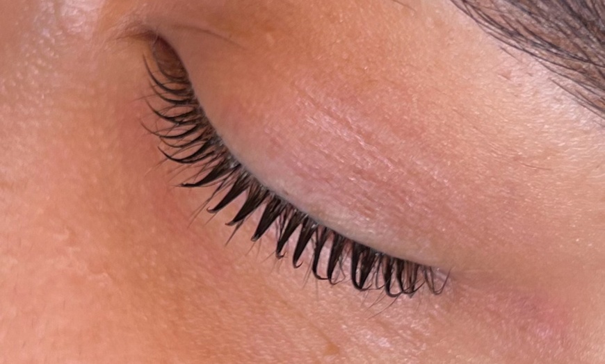 Image 3: Up to 45% Off on Eyelash Perm at MamiYaba