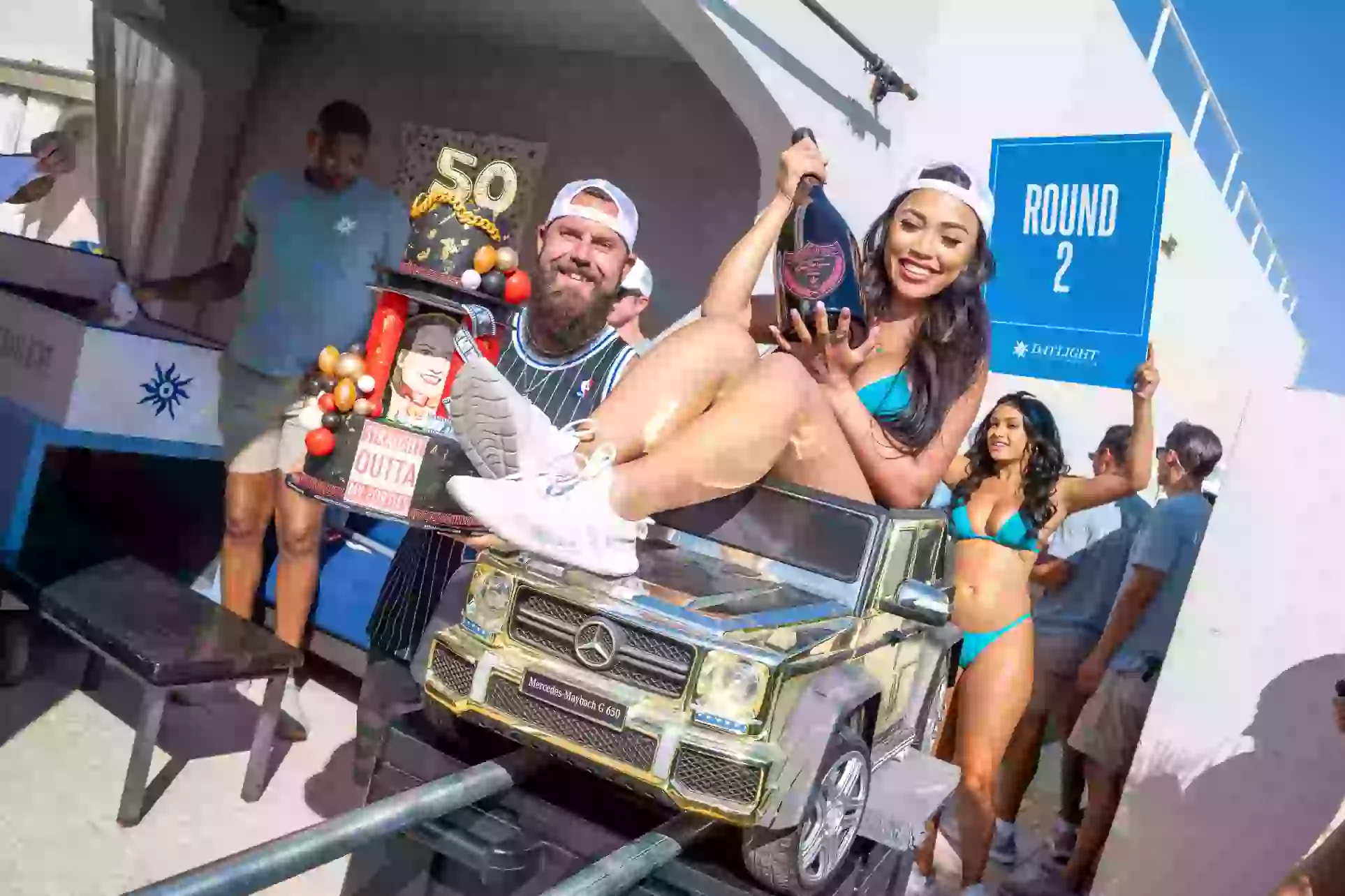 VIP Daybed & Bottle Service at Daylight Beach Club – Las Vegas