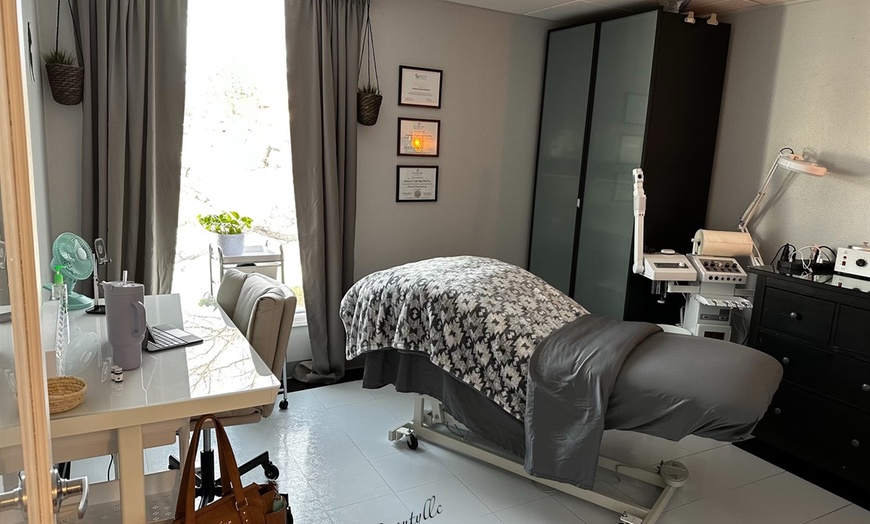Image 2: 60 Minute Facial Treatments at Bare Skin Beauty