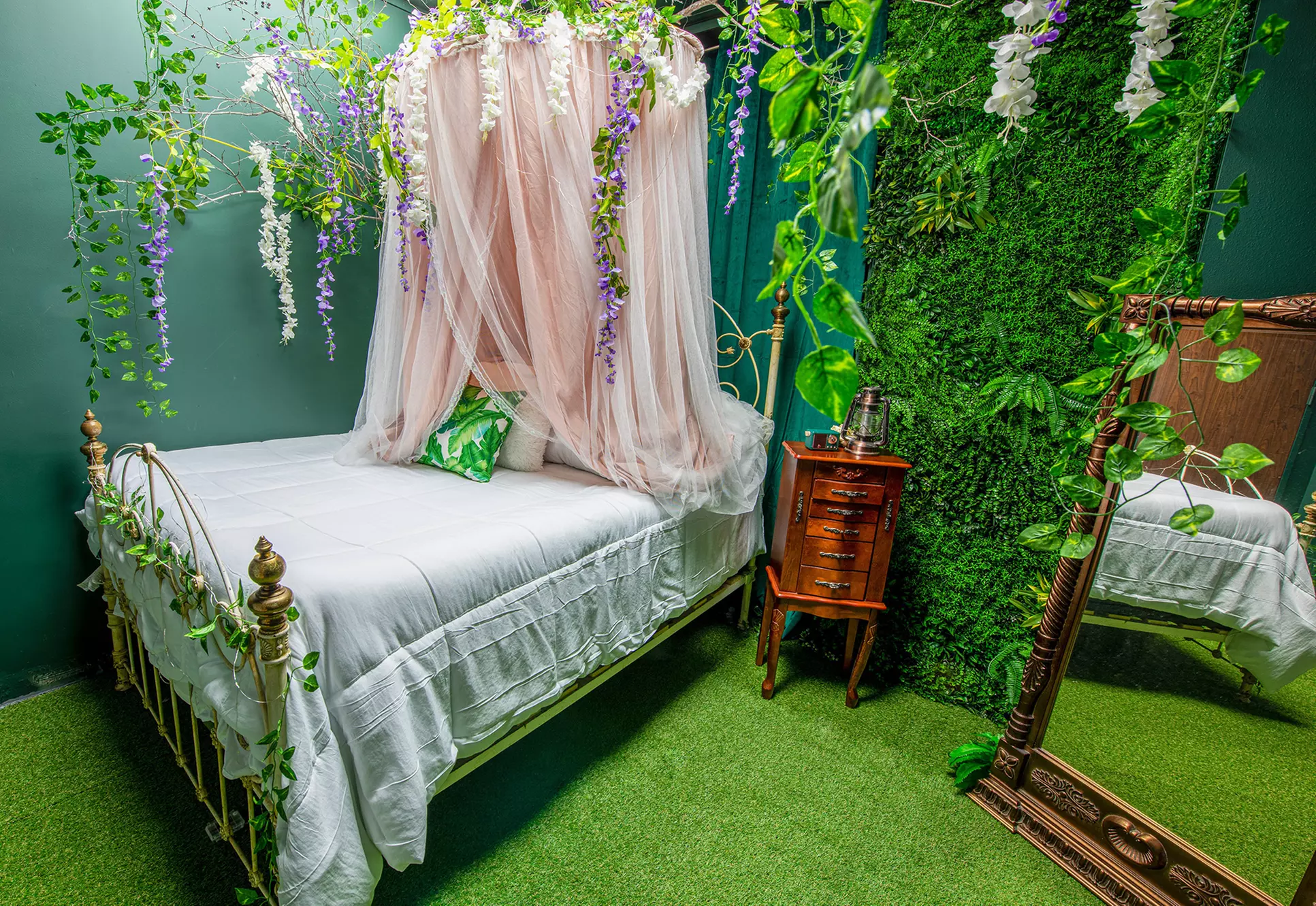 Up to 15% Off on Studio Photography at The Suite HTX - Primary Image