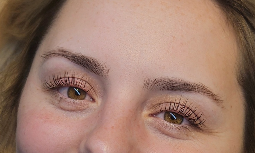 Image 2: Revamp with Eyelash Tinting, Eyebrow Wax + Tint, Lash Lift / Eye Trio 