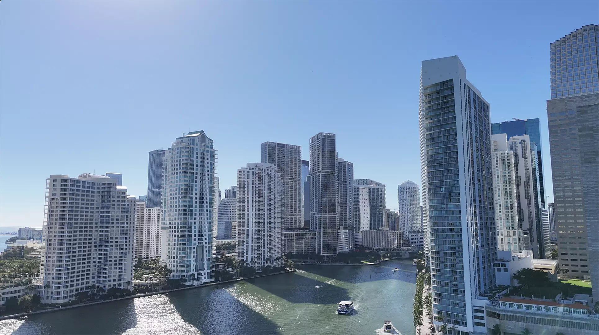 90 Min Miami Skyline & Celebrity Mansion Boat Tour at Big Dave Tours for One Or Two Or Three(Up to 28% Off) - Primary Image